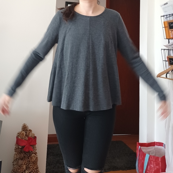 FREE w/$30 Purchase; Forever 21 Gray Long Sleeve Swing Top - Picture 2 of 12